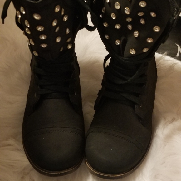 Black boots with rhinestones - Picture 3 of 7
